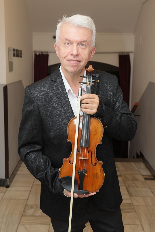 ... houslistu Jaroslava Svěceného