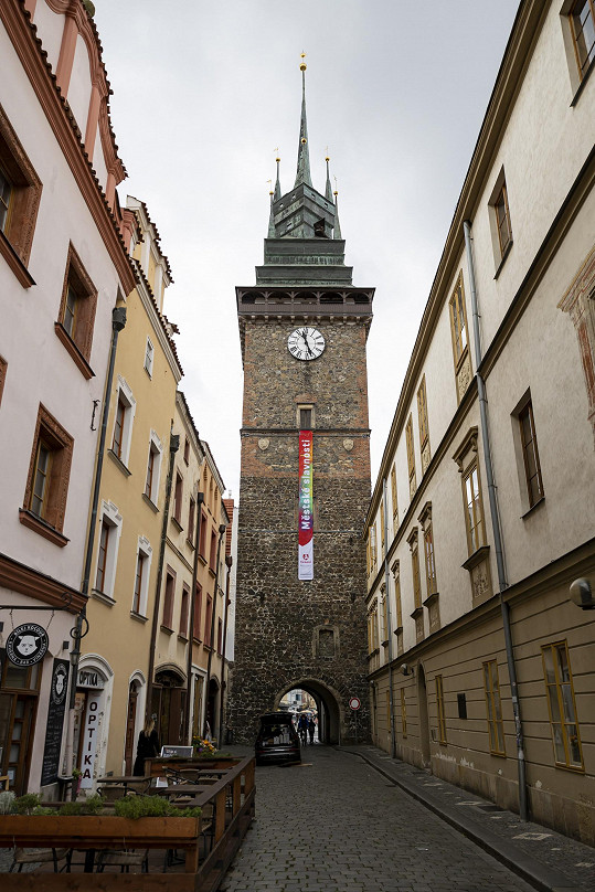Zelená brána v centru města Pardubice