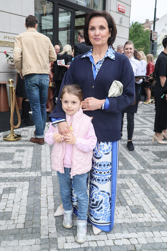 Veronika Freimanová s roztomilou vnučkou Ellou