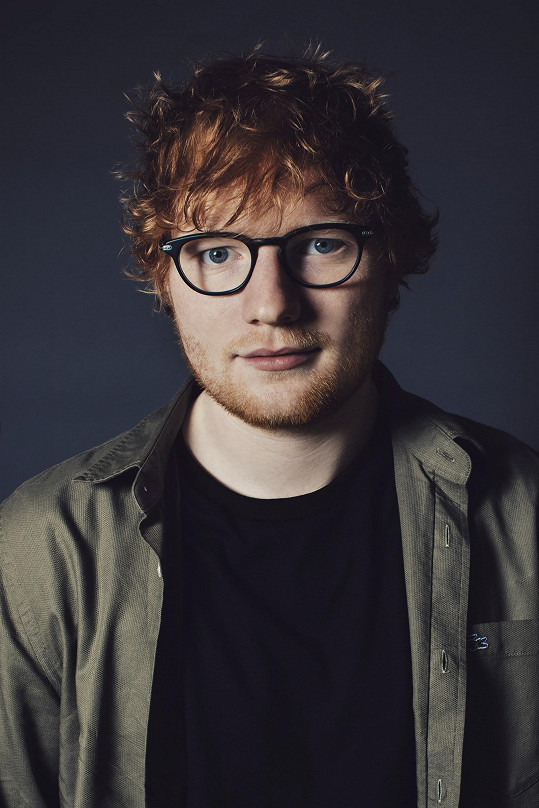 Ed Sheeran v loňském roce vydal svoje třetí studiové album „÷“ (Divide), které získalo ocenění Grammy, a dosud se jej prodalo více než 15,5 milionů kopií. Od té doby dominoval všem světovým hudebním žebříčkům.