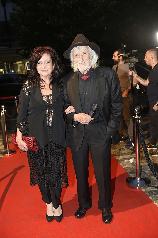Juraj Jakubisko na archivním snímku s manželkou Deanou