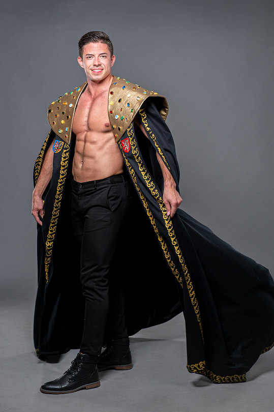 Dominik Chabr vyhrál světovou soutěž krásy Man of the Year.