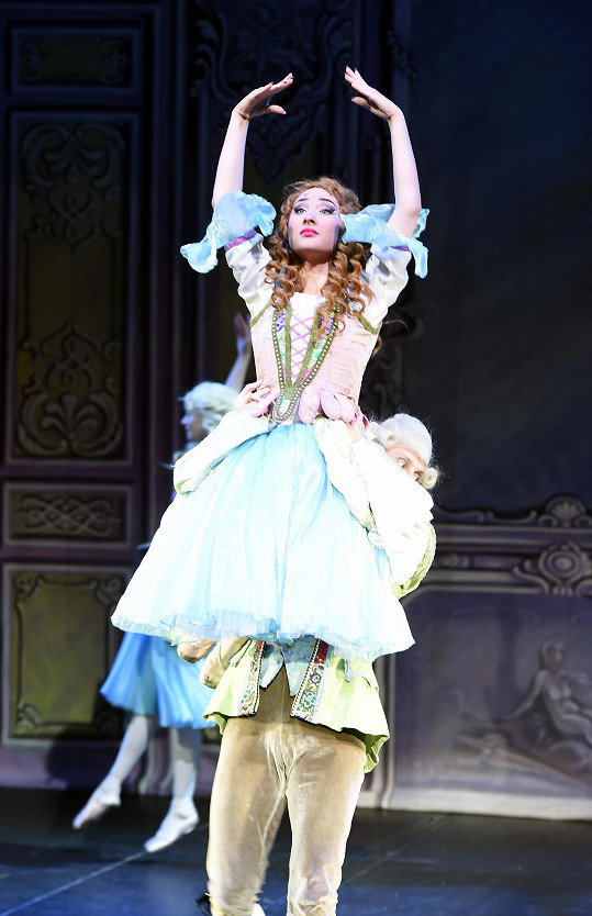 Natálie Grossová jako baletka Meg v muzikálu Fantom opery