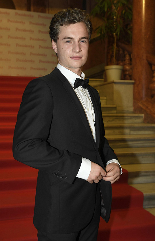 Ve filmu Prezidentka ztvárnil syna Ondřeje Vetchého.
