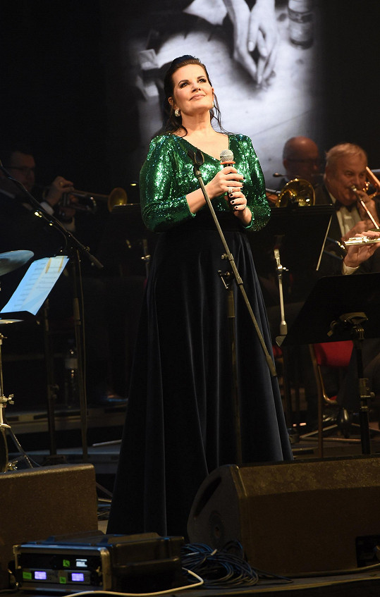 Zpívala Verdiho píseň, která byla s českým textem použita pro film Svatba upírů.