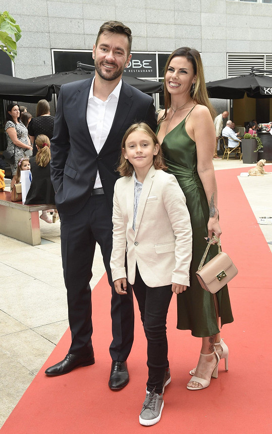 At the premiere of Gump, Marek brought his fiancée and son.