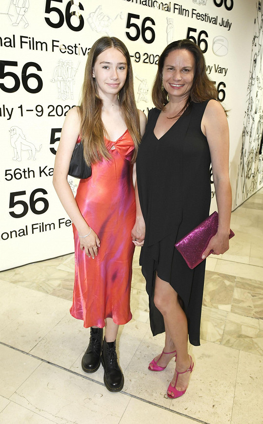 Eliška Kaplicky s třináctiletou dcerou Johankou na karlovarském filmovém festivalu
