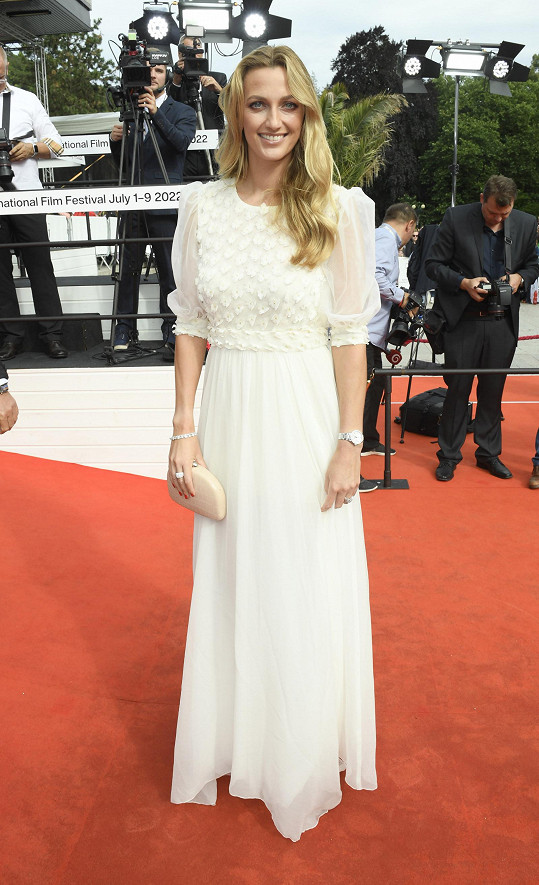Petra Kvitová stejné šaty oblékla na závěrečný galavečer karlovarského filmového festivalu.