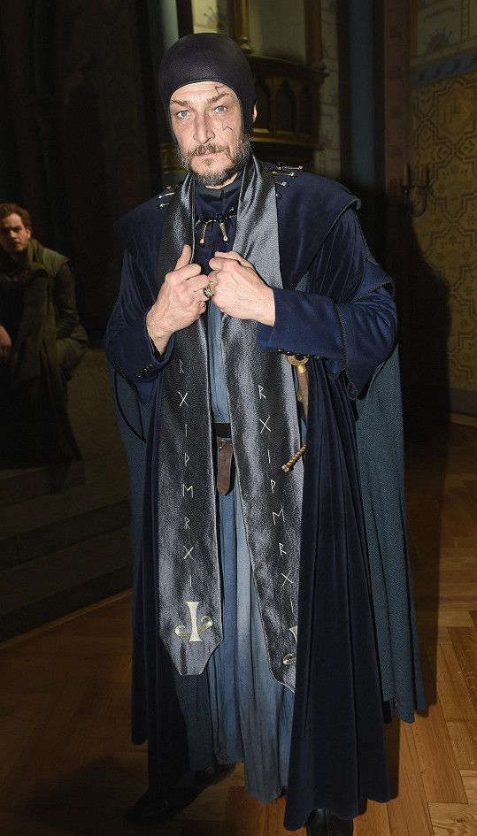 Jednu z rolí ztvární také herec Karel Dobrý.