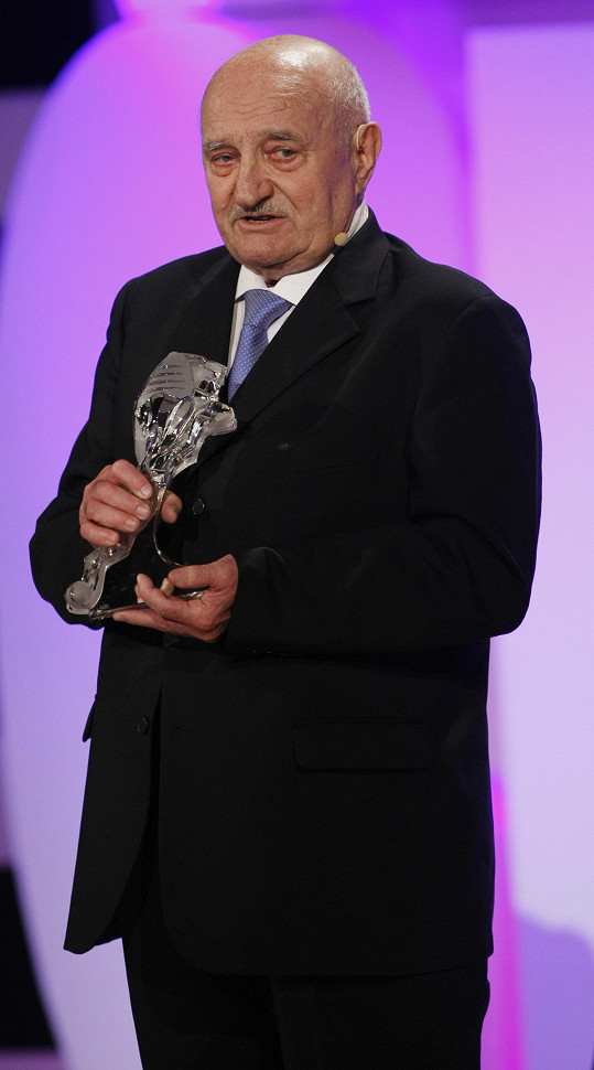 Josef Somr získal v roce 2012 Českého lva za přínos naší kinematografii.