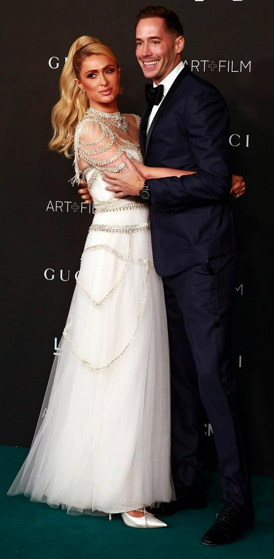Paris Hilton se provdala za Cartera Reuma.
