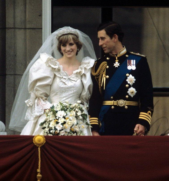 Nejhonosnější svatba všech dob Lady Di s princi Charlesovi štěstí nepřinesla.