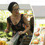 Vyhublé tělo, dioptrické brýle a neforemný dekolt: Takhle na nákupech straší Donna z Beverly Hills 90210