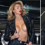 Slavná prsatice z Playboye (25) se svlékla kvůli reklamě. Vydělává na děti s autismem