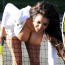Zbohatlá prostitutka z X Factoru opět provokovala: Přifouknuté silikonové balóny provětrala ve výstřihu na tenisovém kurtu