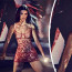 Nezastavitelná ségra Kim Kardashian válcuje modeling. V nové kampani je skoro nahá! Troufly byste si na to, dámy?
