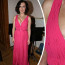 Horňáci, to je ale podívaná: Známá muzikálová zpěvačka ohromila v sexy šatech tímto mega výstřihem