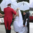 Hvězda hanbatých snímků z 80. let Samantha Fox se vdala, muže ale nečekejte: Obě nevěsty oblékly bílé šaty se závojem