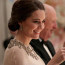 Kate jako pohádková princezna: Vévodkyni v Norsku kromě krásných šatů zdobily i diamanty Alžběty II.