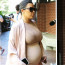 Těhotná Kim Kardashian oblékla naprostou příšernost: V outfitu slonovinové barvy připomínala březí slonici