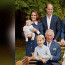 Narozeninové štěstí prince Charlese: Následníka trůnu obklopili synové William a Harry s krásnými manželkami i jeho tři vnoučata