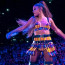V tomhle se ukáže také v Praze: Zpěvačka Ariana Grande předvedla ve Washingtonu pořádně divokou show