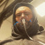 Emanuele Ridi s kyslíkovou maskou na obličeji. S covidem byl 11 dní v nemocnici. A jak se cítí dnes?