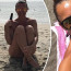 Sexy dračice Alice Bendová přitvrzuje: Na pláži se opalovala úplně nahá