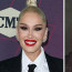 Gwen Stefani nosí třicet let téměř stejný účes i rtěnku. Nikdy ale nevypadala líp než po padesátce