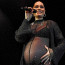 Ještě že na pódiu neporodila. Jessie J odzpívala koncert v pokročilém stadiu těhotenství takřka jen ve spodním prádle