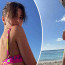 Emily Ratajkowski opět provokovala na pláži. Sexy zadeček vystavila v pidi bikinách