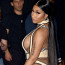 Nicki Minaj nezklamala a ukázala obří pozadí v plné kráse: Průsvitná sukně toho moc nezakryla