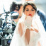 Selena Gomez ve svatebkách! Nejsledovanější žena Instagramu ohromila jako nevěsta hlavně dekoltem
