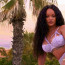 Sexy póza a lesknoucí se tělo: Rihanna ukázala své křivky v háčkovaných minišatech bez podprsenky