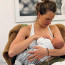 Tenistka Barbora Strýcová se nechala zvěčnit během intimní chvíle při kojení. Přiznala komplikace
