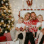 Reklama na rodinné štěstí. Dědík ze StarDance se pochlubil roztomilými vánočními fotkami s manželkou a dětmi