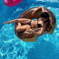 Sezóna zahájena! Manželka Leoše Mareše dráždí u bazénu superštíhlou figurou