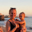 Absolonová odletěla před zimou na Kanáry: Se synem zapózovala v plavkách na pláži