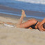 Tohle sexy tělíčko se svlékalo pro Playboy: Torontská královna krásy provokovala na rozpálené pláži