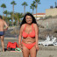Povislá obří ňadra a tukové zásoby: Na tohle na pláži hvězdička (19) z reality show asi nikoho nesbalí