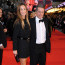 Filmový svůdník Hugh Grant vyvedl na akci svou dlouhonohou manželku: V podpatcích ho dost převyšovala