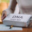 Dívka dostala od otce k Vánocům test DNA: Co odhalil, jí vyrazilo dech
