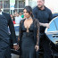 V bílé sice nedorazila, ale nevěstu Kim Kardashian stejně zastínila. A nebyla sama
