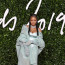Má stále co nabídnout: Rihanna vystavila na odiv bujný dekolt a sklidila úspěch s vlastní módní značkou