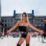 Nestydatá německá sexbomba opět v akci: Spoře oděná modelka provokovala v centru Berlína