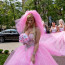 Silikonka z Hotelu Paradise se vdala: Obří vnady nacpala do růžových svatebních šatů