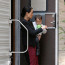 Vysněné dítě nerada dává z ruky. Lucy Liu (48) si s sebou synka bere na natáčení