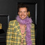 Kožené sako na nahé hrudi a chlupaté boa: Zpěvák Harry Styles to na Grammy rozjel zostra