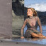 Rita Ora natáčí další sexy videoklip: V moři se cachtala v průhledných šatech