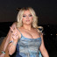 Popová hvězda Rexha přiznala, že přibrala, i když denně maká. Lidé na internetu pátrají po její váze
